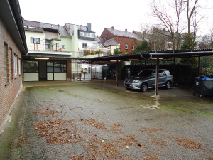 Hof mit Carports - R&S Immobilien